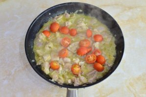 Феттуччине с жареным куриным филе и соусом "Песто" Феттуччине с жареным куриным филе и соусом "Песто"