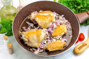 Курица с квашеной капустой