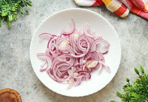 Маринованный лук Маринованный лук