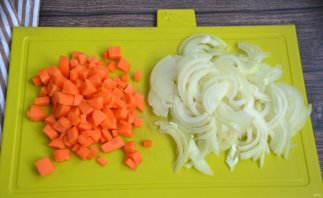 Мясо с грибами в горшочках