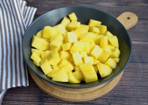 Мясо с грибами в горшочках