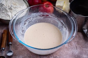 Печеные пирожки с яблоками