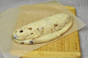 Рождественский дрожжевой штоллен