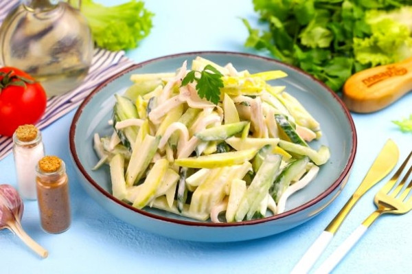 Салат с кальмаром, огурцом и яблоком Салат с кальмаром, огурцом и яблоком