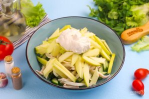 Салат с кальмаром, огурцом и яблоком Салат с кальмаром, огурцом и яблоком