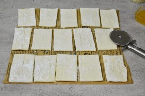 Слойки с камамбером и грушей