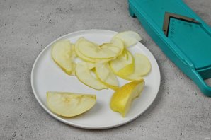 Слойки с камамбером и грушей