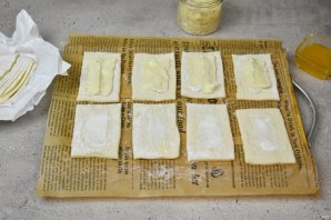 Слойки с камамбером и грушей