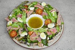 Теплый салат с тунцом