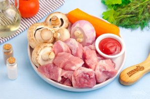 Тушеное мясо с грибами