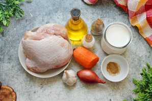 Тушеные куриные бедра