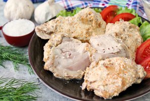 Тушеные куриные бедра