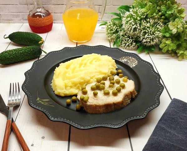 Свинина с горошком в духовке Свинина с горошком в духовке