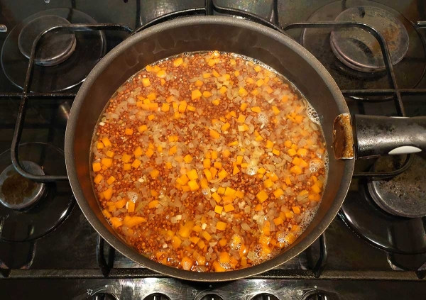 Гречка с луком и морковью