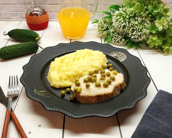 Свинина с горошком в духовке Свинина с горошком в духовке