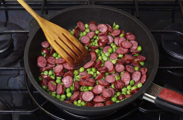 Паста с колбасками