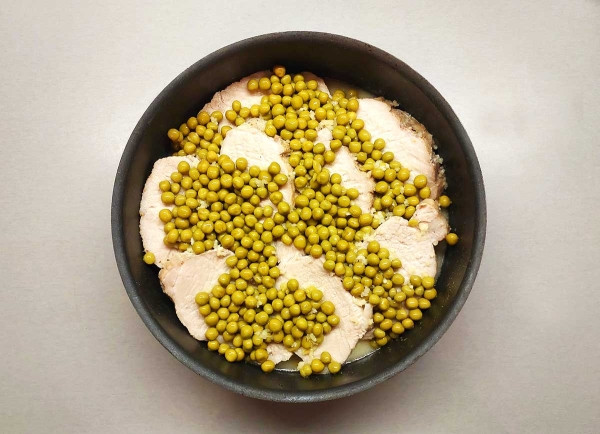 Свинина с горошком в духовке Свинина с горошком в духовке