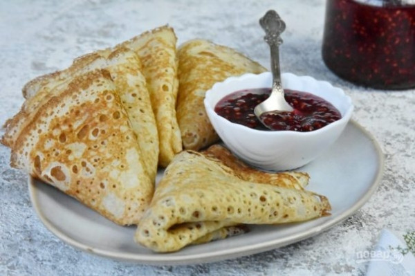 Дрожжевые блины на манке Дрожжевые блины на манке