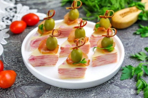 Канапе с сыром и ветчиной