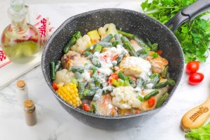 Курица в кефире с овощами Курица в кефире с овощами