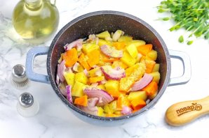 Мясо с консервированной фасолью