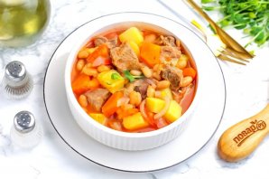 Мясо с консервированной фасолью