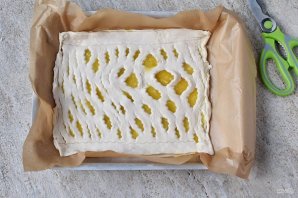 Пирог с лимоном из слоеного теста