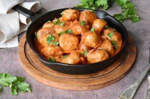 Рыбные "Польпетте" в соусе с овощами Рыбные "Польпетте" в соусе с овощами