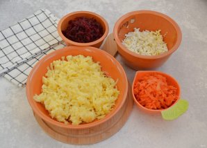 Салат "Гранатовый браслет" с сыром Салат "Гранатовый браслет" с сыром