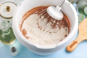 Шоколадный пирог с грушами