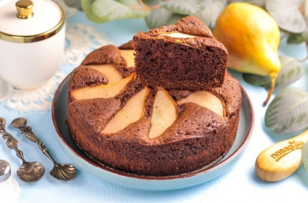 Шоколадный пирог с грушами