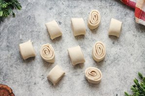 Синабоны из слоеного теста