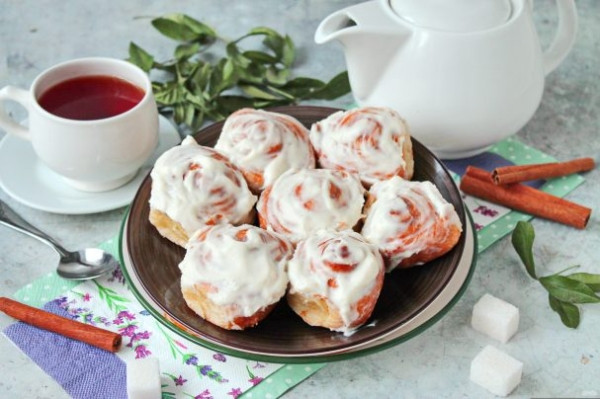 Синабоны из слоеного теста