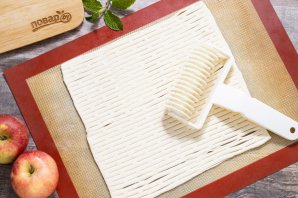 Слоеный пирог с яблоками