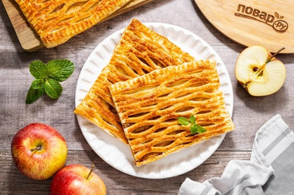 Слоеный пирог с яблоками