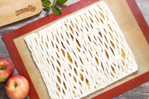 Слоеный пирог с яблоками