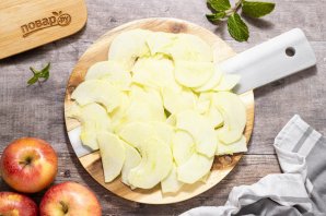 Слоеный пирог с яблоками
