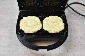 Вафли с кабачком и сыром