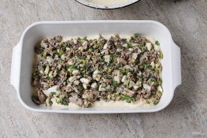 Заливной пирог с консервированной рыбой