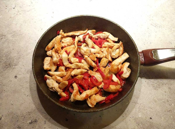 Курица по-восточному с кешью Курица по-восточному с кешью