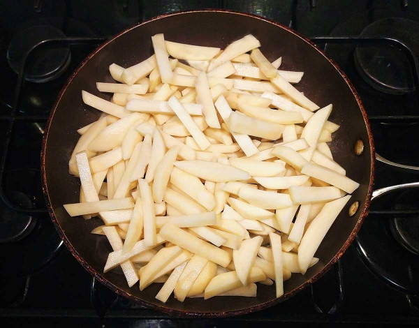 Жареная картошка на сковороде