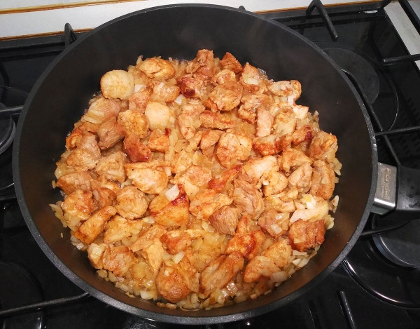 Свинина в томатно-сметанном соусе Свинина в томатно-сметанном соусе