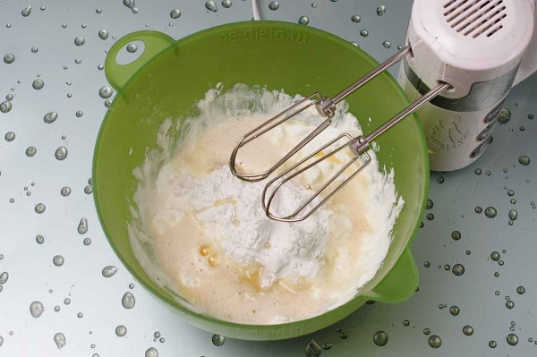 Творожная запеканка с курагой и белым шоколадом Творожная запеканка с курагой и белым шоколадом