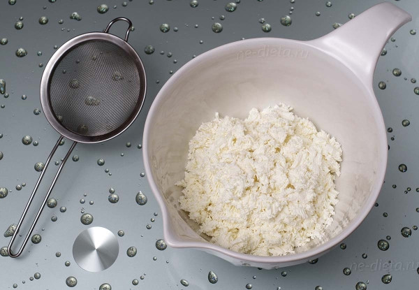 Творожные оладьи с черной смородиной