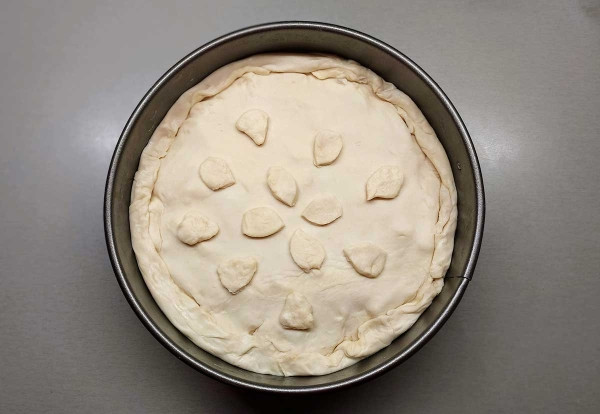 Пирог с ветчиной и сыром бри