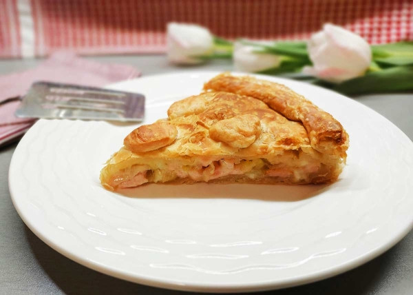 Пирог с ветчиной и сыром бри