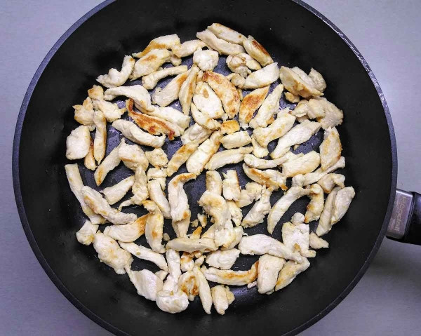 Курица по-восточному с кешью Курица по-восточному с кешью