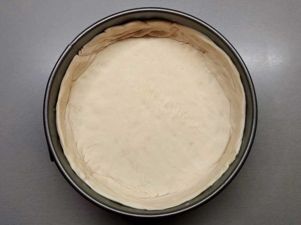 Пирог с ветчиной и сыром бри