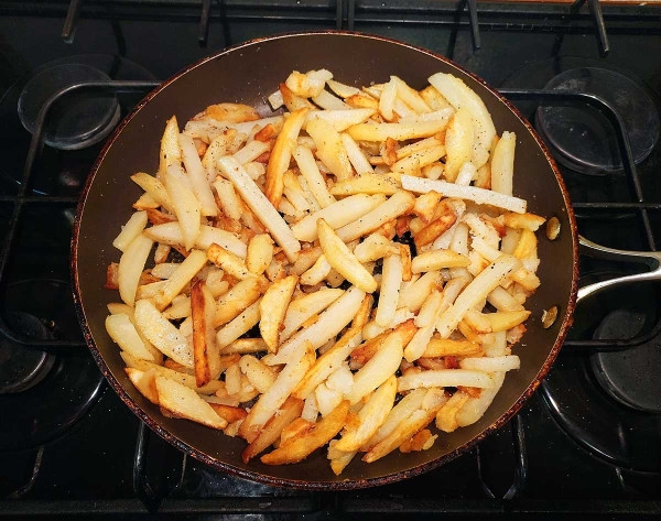 Жареная картошка на сковороде