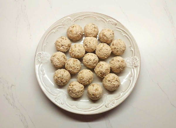 Закусочные шарики из курицы и грибов